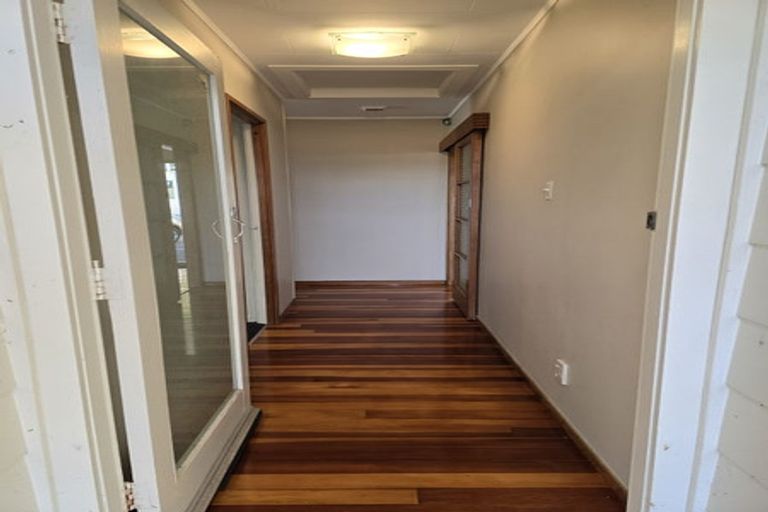 Photo of property in 24 Fairdale Place, Birkdale, Auckland, 0626