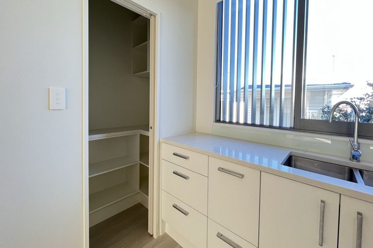 Photo of property in 5/2 Moor Avenue, Te Atatu Peninsula, Auckland, 0610