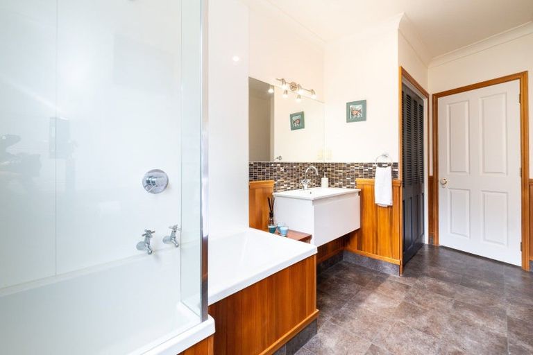 Photo of property in 5 Selwyn Road, Hospital Hill, Napier, 4110