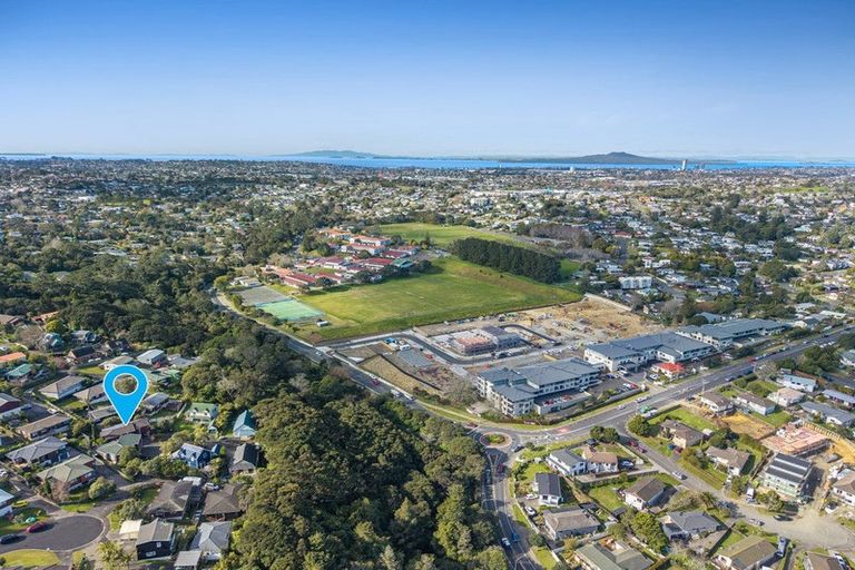 Photo of property in 2/8 Antrim Grove, Bayview, Auckland, 0629