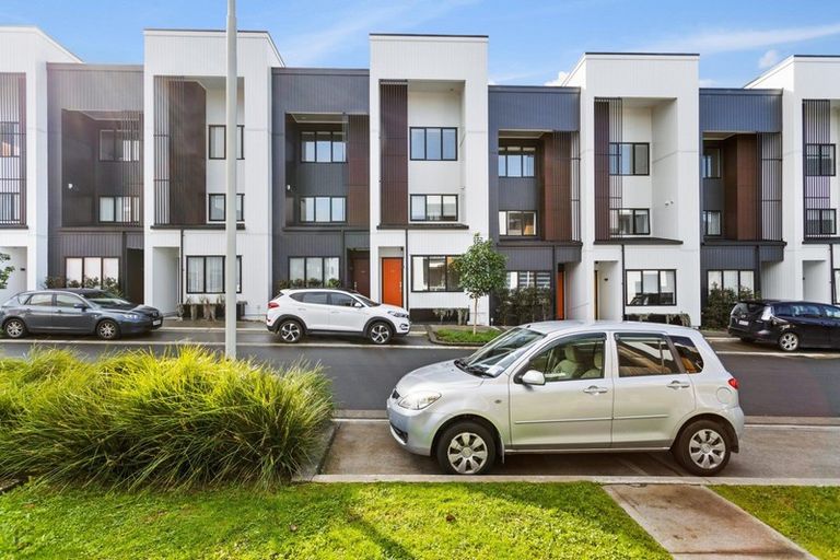 Photo of property in 58 Rangihina Road, Hobsonville, Auckland, 0616