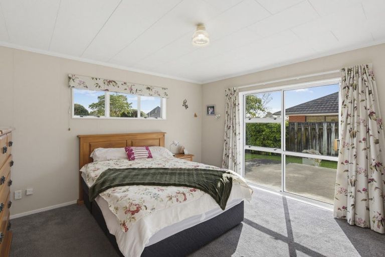 Photo of property in 16 Easton Way, Levin, 5510