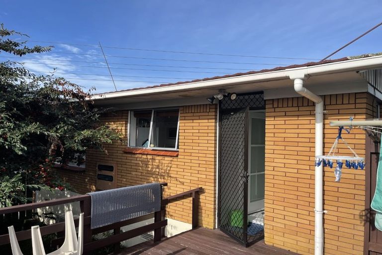 Photo of property in 2 Rehia Road, Massey, Auckland, 0614
