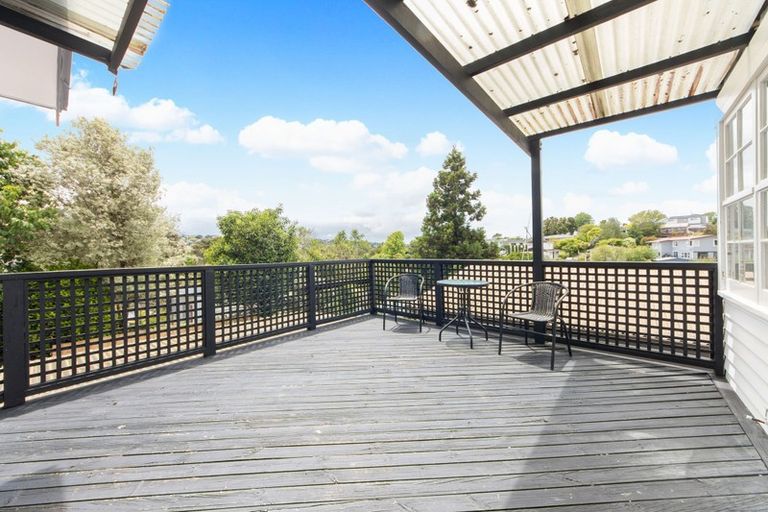 Photo of property in 28 Tamahere Drive, Glenfield, Auckland, 0629