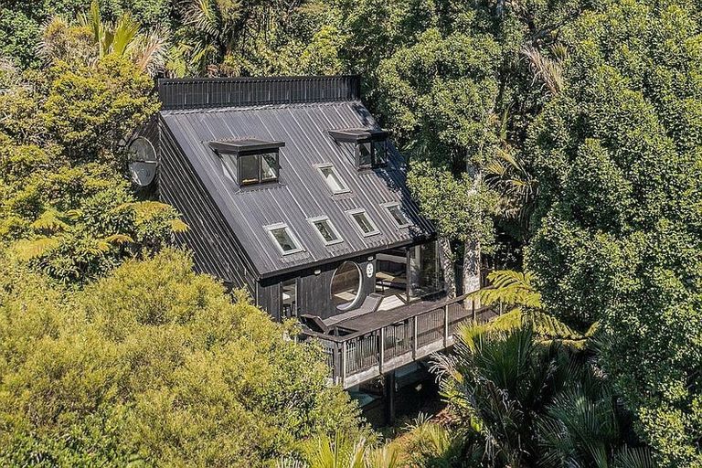 Photo of property in 43 Kohu Road, Titirangi, Auckland, 0604