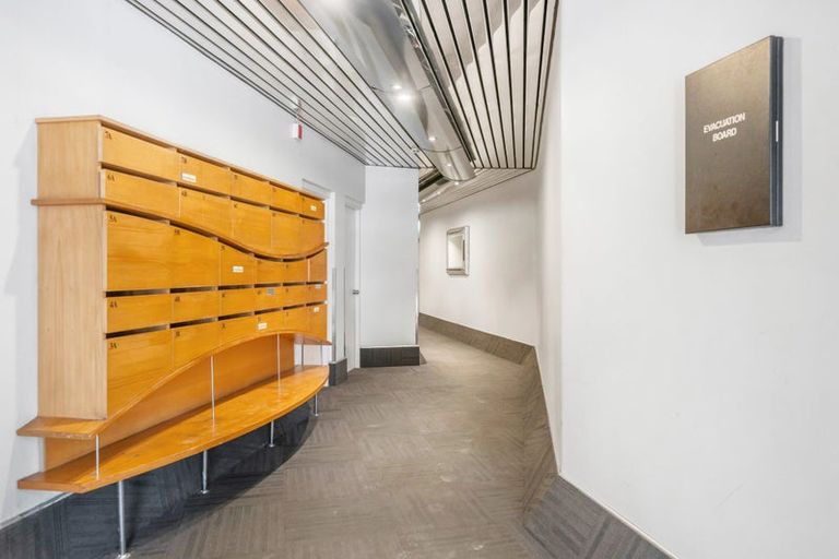 Photo of property in 17 Kent Terrace - Kent Apartments, 5c/16 Kent Terrace, Mount Victoria, Wellington, 6011