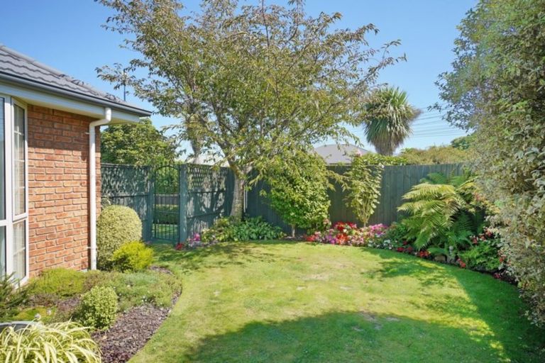 Photo of property in 24 Chesterfield Mews, Russley, Christchurch, 8042