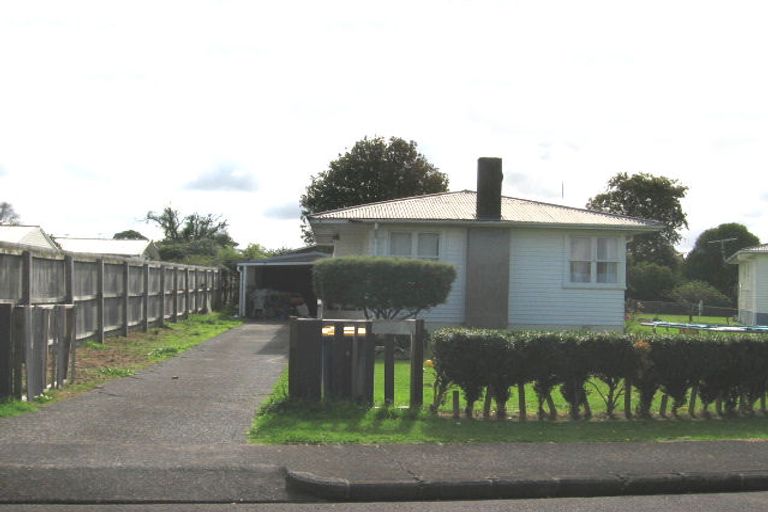 Photo of property in 6 Gane Lane, Te Atatu Peninsula, Auckland, 0610