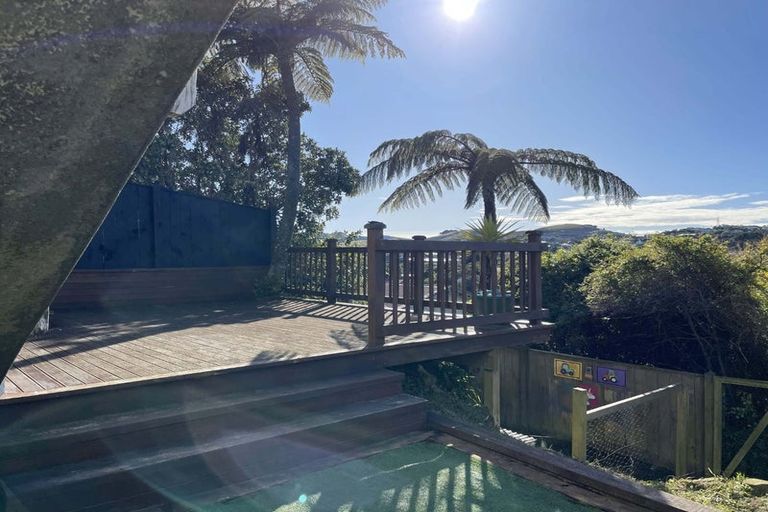 Photo of property in 7 Innes Way, Newlands, Wellington, 6037