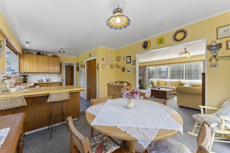 Photo of property in 4 Lincoln Grove, Wainuiomata, Lower Hutt, 5014