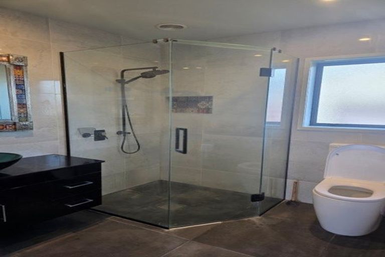 Photo of property in 3/66 Kawaha Point Road, Kawaha Point, Rotorua, 3010