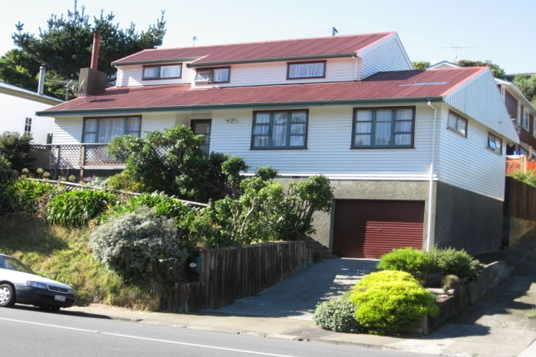 Photo of property in 174 Newlands Road, Newlands, Wellington, 6037