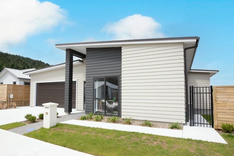 Photo of property in 8 Te Ara O Roimata, Wainuiomata, Lower Hutt, 5014