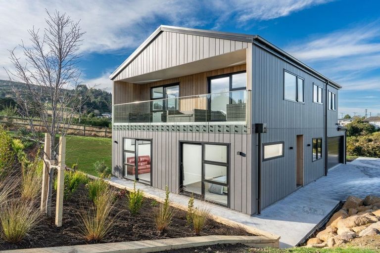 Photo of property in 22 Macleod Avenue, Halfway Bush, Dunedin, 9010