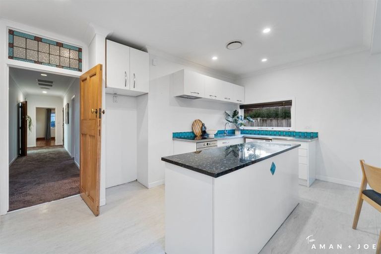 Photo of property in 12 Eastglen Road, Glen Eden, Auckland, 0602