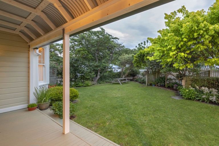Photo of property in 89 Eden Street, Island Bay, Wellington, 6023