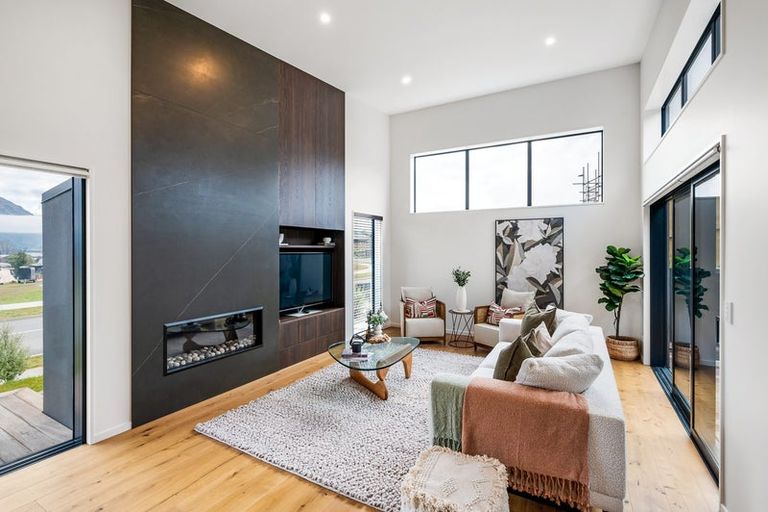 Photo of property in 72 Kirimoko Crescent, Wanaka, 9305