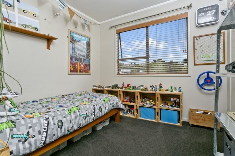 Photo of property in 20 Pavola Grove, Glenfield, Auckland, 0629