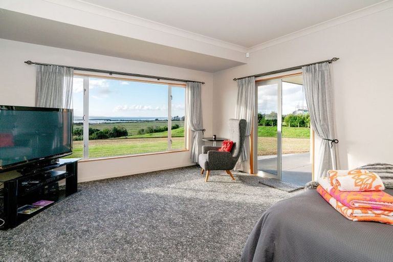 Photo of property in 337d Clarks Beach Road, Clarks Beach, Pukekohe, 2679