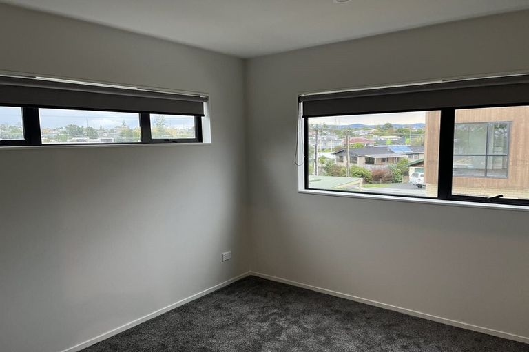 Photo of property in 3/11 Karamu Street, Te Atatu Peninsula, Auckland, 0610