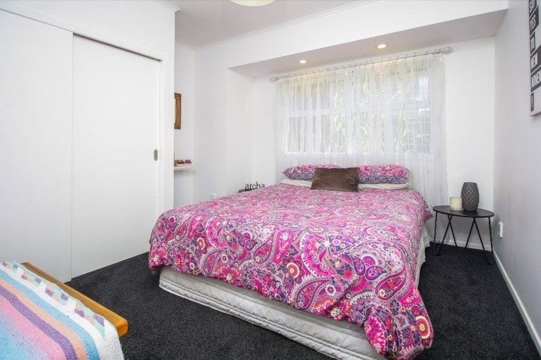 Photo of property in 12 Maui Street, New Lynn, Auckland, 0600