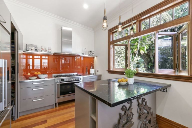 Photo of property in 18 Mitchell Street, Brooklyn, Wellington, 6021