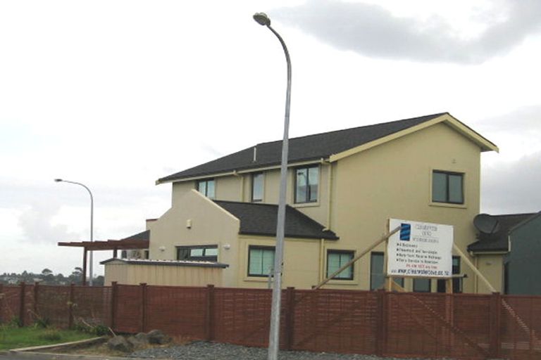 Photo of property in 16/15 Clearwater Cove, West Harbour, Auckland, 0618
