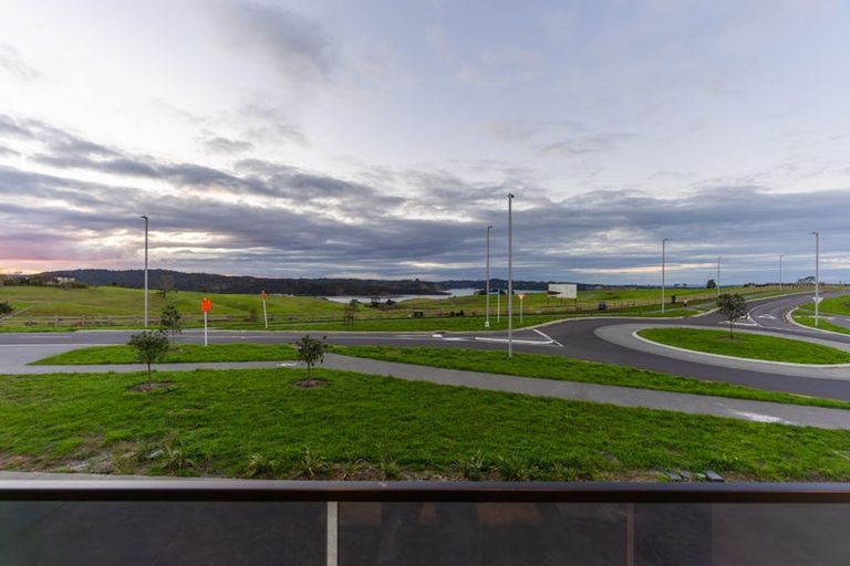 Photo of property in 218 Vaughans Road, Long Bay, Auckland, 0792