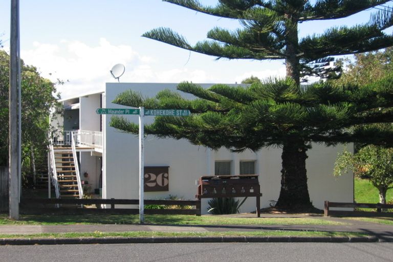 Photo of property in 3/26 Kohekohe Street, New Lynn, Auckland, 0600