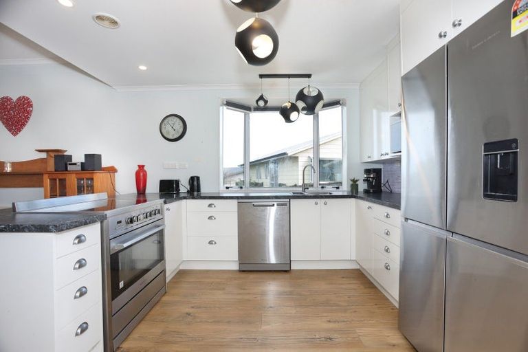 Photo of property in 25 Dahlstrom Grove, Kelvin Grove, Palmerston North, 4414