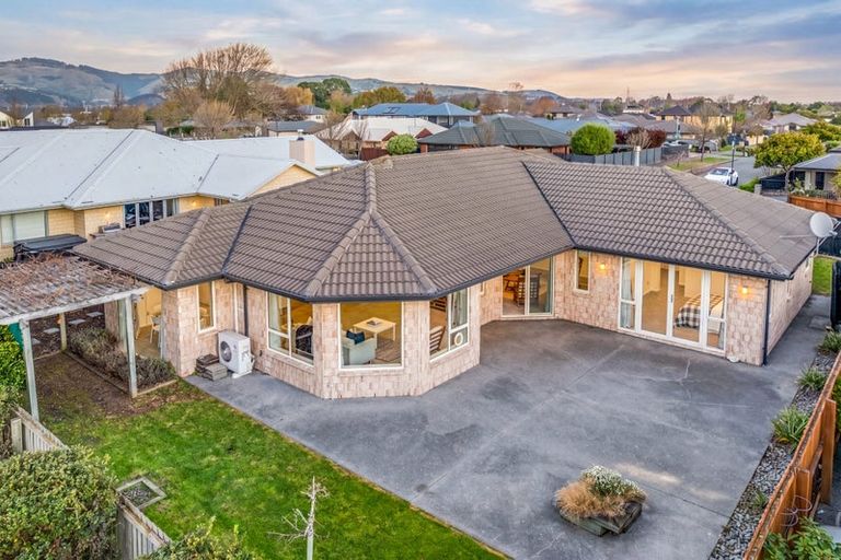 Photo of property in 17 Cunneen Place, Aidanfield, Christchurch, 8025