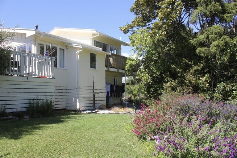 Photo of property in 152 Howard Road, Orere Point, Papakura, 2585