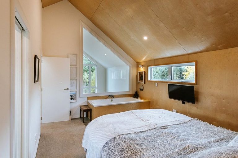 Photo of property in 2 Wineberry Lane, Wanaka, 9305
