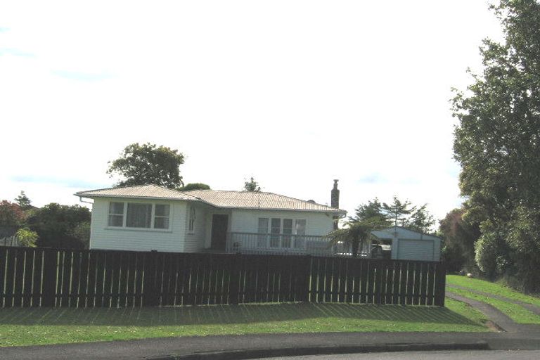 Photo of property in 8 Gane Lane, Te Atatu Peninsula, Auckland, 0610