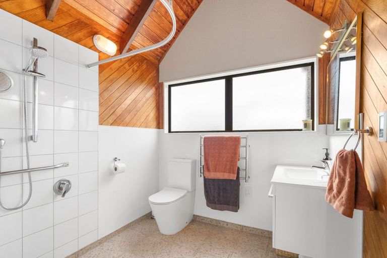 Photo of property in 27 Kawiu Road, Levin, 5510