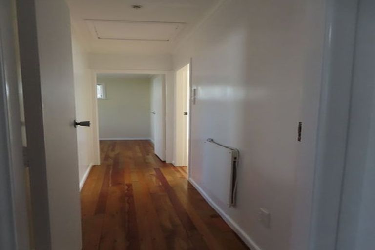 Photo of property in 60 Beazley Avenue, Paparangi, Wellington, 6037