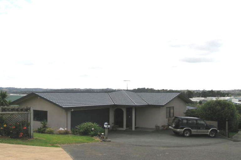 Photo of property in 16 Mannikin Place, Unsworth Heights, Auckland, 0632