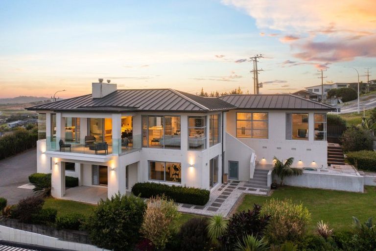 Photo of property in 24 Manhattan Rise, Orewa, 0931