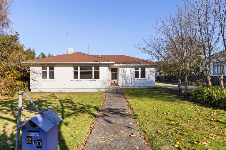 Photo of property in 210 Vogel Street, Roslyn, Palmerston North, 4414