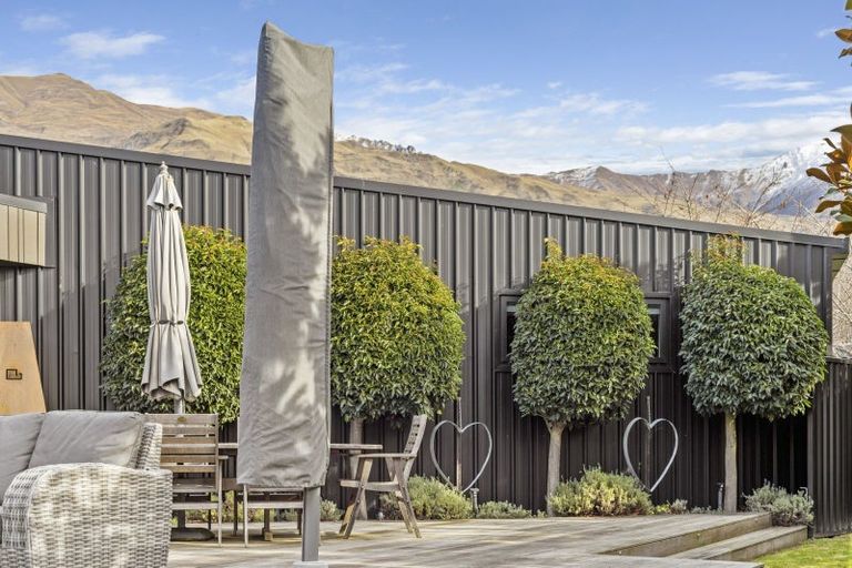 Photo of property in 13 Eden Close, Wanaka, 9305