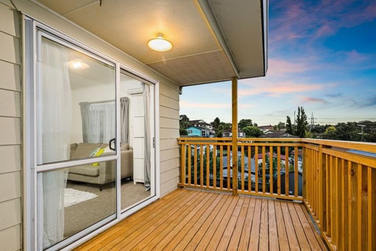 Photo of property in 26 Halloran Place, Massey, Auckland, 0614