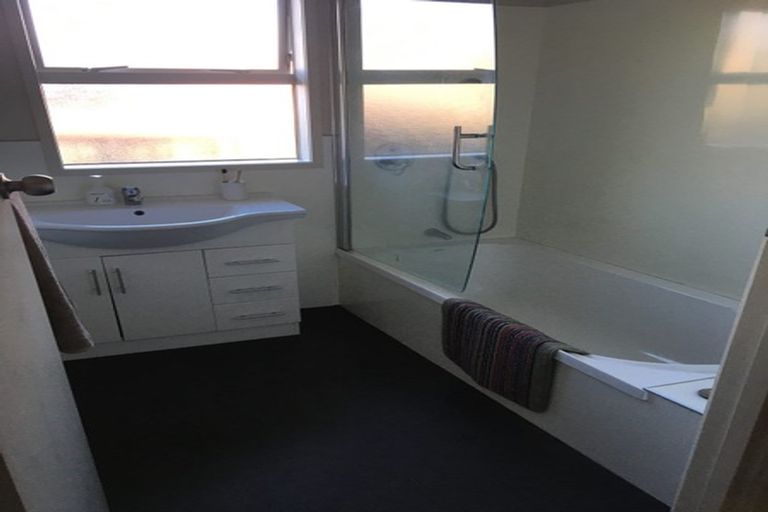 Photo of property in 34 Butterworth Drive, Glendene, Auckland, 0602