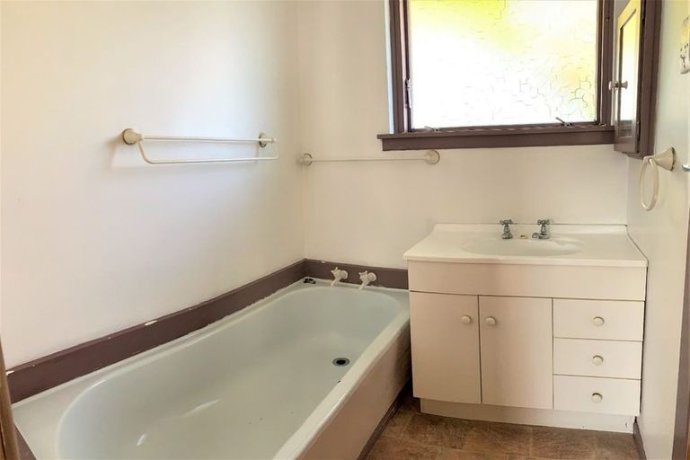 Photo of property in 42 Inwoods Road, Parklands, Christchurch, 8083