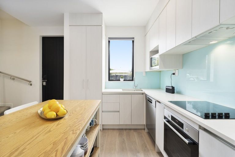Photo of property in 5b Beach Road, Te Atatu Peninsula, 0610