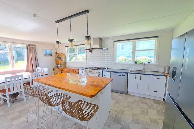 Photo of property in 9 Pomare Place, Spotswood, New Plymouth, 4310