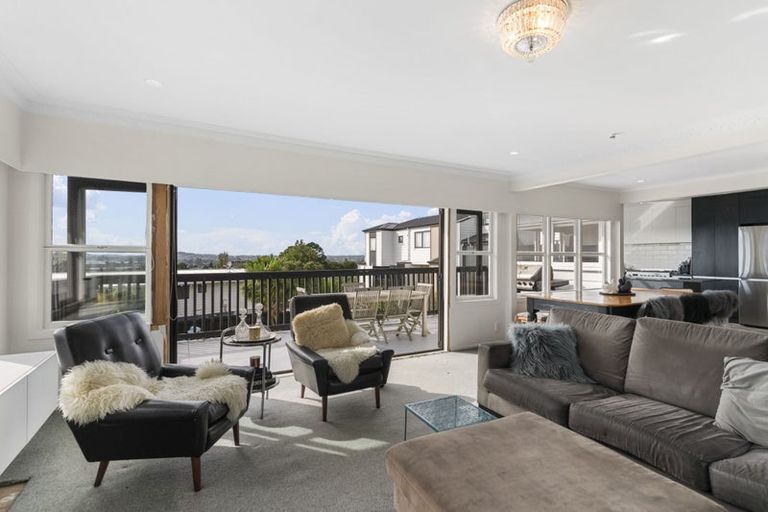 Photo of property in 29 Te Atatu Road, Te Atatu South, Auckland, 0610