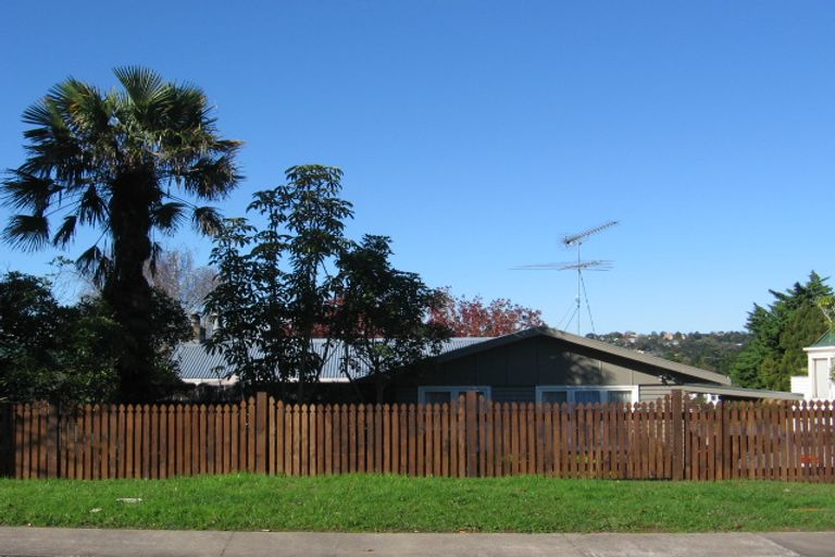 Photo of property in 14 Kashmir Road, Glen Eden, Auckland, 0602