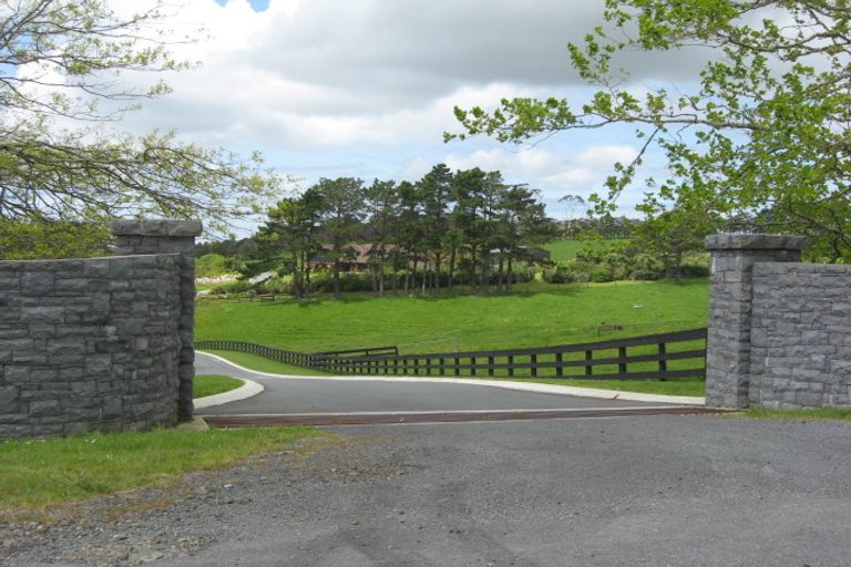 Photo of property in 255 Tawa Road, Kumeu, 0891
