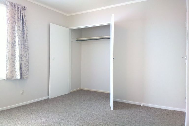 Photo of property in 1/43 Edgecombe Street, Newlands, Wellington, 6037