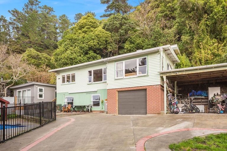 Photo of property in 112 Hine Road, Wainuiomata, Lower Hutt, 5014